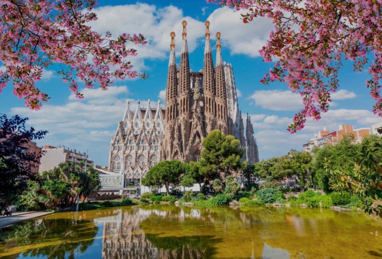 Room Con Bano Privado Sagrada Familia Barcelona Eksteriør billede